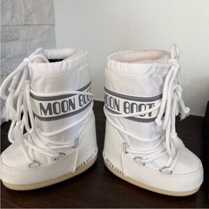 MOON BOOT ICON BOYS AND GIRLS  WHITE NYLON BOOTS! SIZE 23/26 (7C-9.5C) BRAND NEW